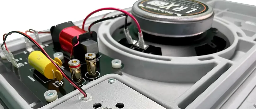 Mehr-Wege-Technik - unsichtbare Lautsprecher